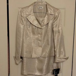 LeSuit 2 PC Jacket and Skirt Metallic White with Silver Under tones, Sz 14, NWT.